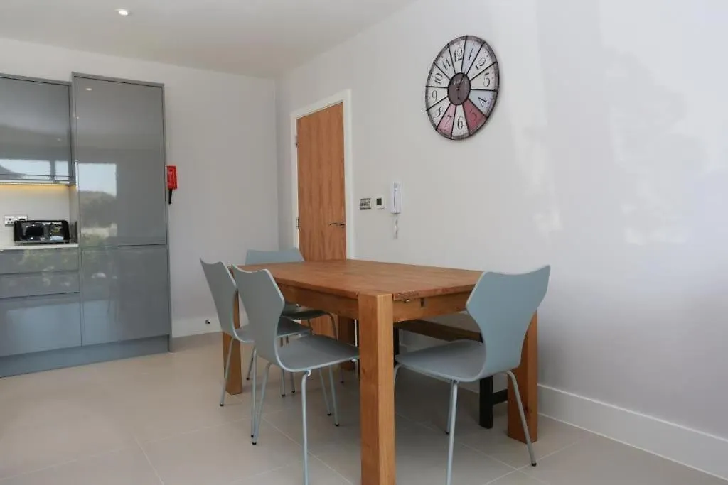 BOURNECOAST: MODERN FLAT WITH SEA VIEWS - FM6194 Apartment Bournemouth United Kingdom