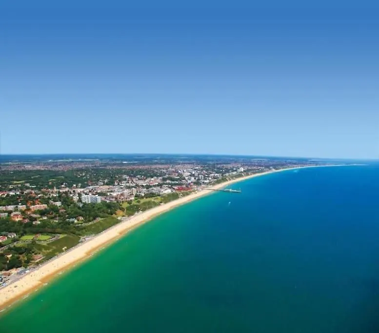 BOURNECOAST: MODERN FLAT WITH SEA VIEWS - FM6194 Apartment Bournemouth