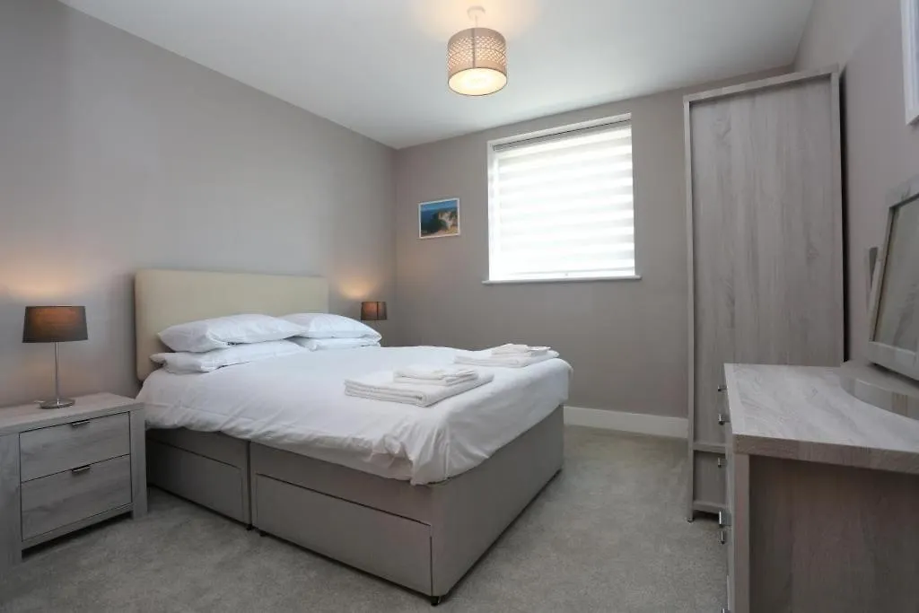 BOURNECOAST: MODERN FLAT WITH SEA VIEWS - FM6194 Apartment Bournemouth