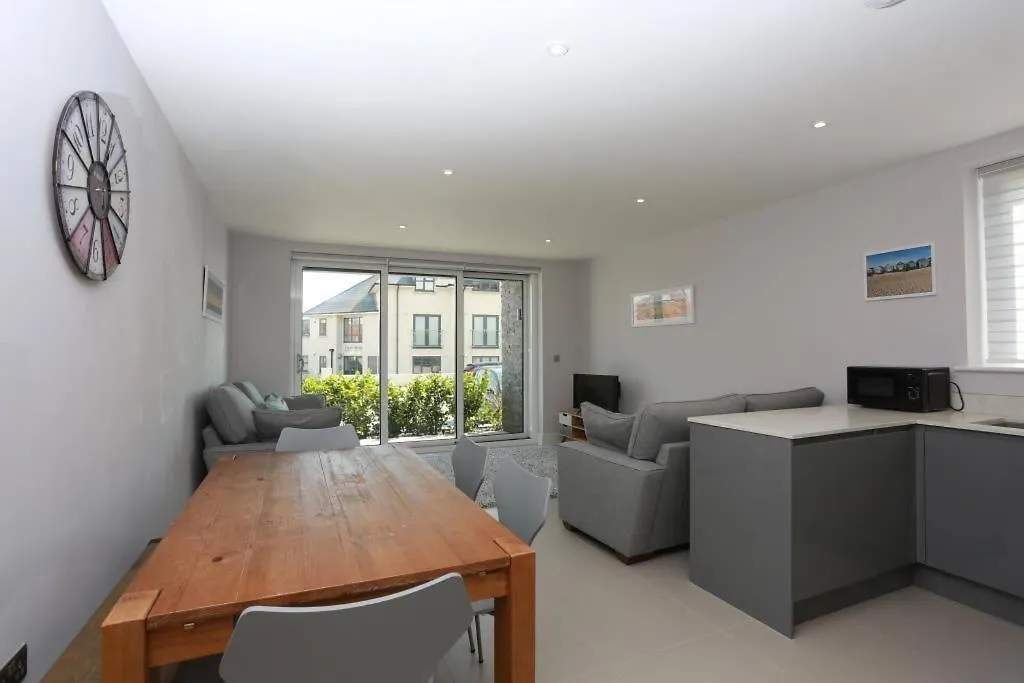 BOURNECOAST: MODERN FLAT WITH SEA VIEWS - FM6194 Apartment Bournemouth