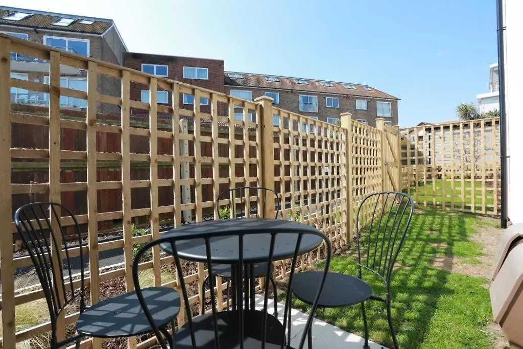 BOURNECOAST: MODERN FLAT WITH SEA VIEWS - FM6194 Apartment Bournemouth