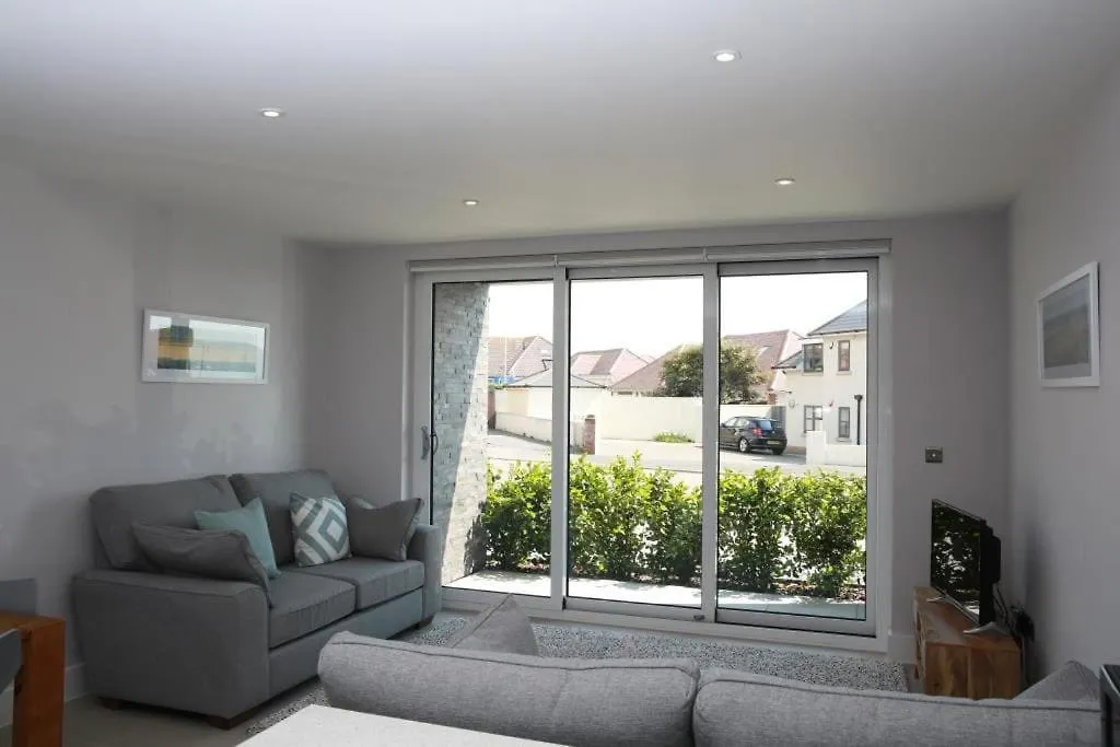BOURNECOAST: MODERN FLAT WITH SEA VIEWS - FM6194 Apartment Bournemouth